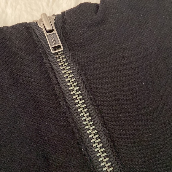 26W Avenue Stretch Black Pencil Skirt with Zipper Detail - Picture 13 of 14